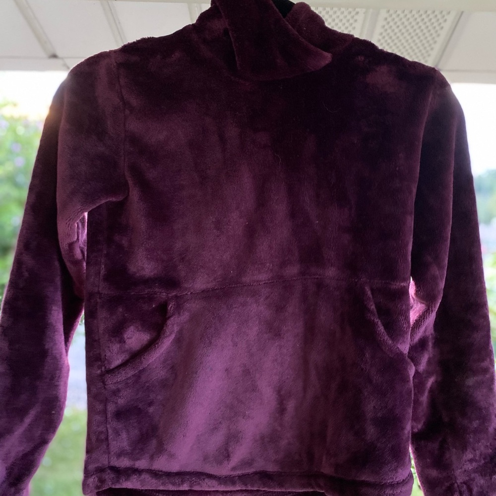 Girls Champion maroon plush hoodie. Size M